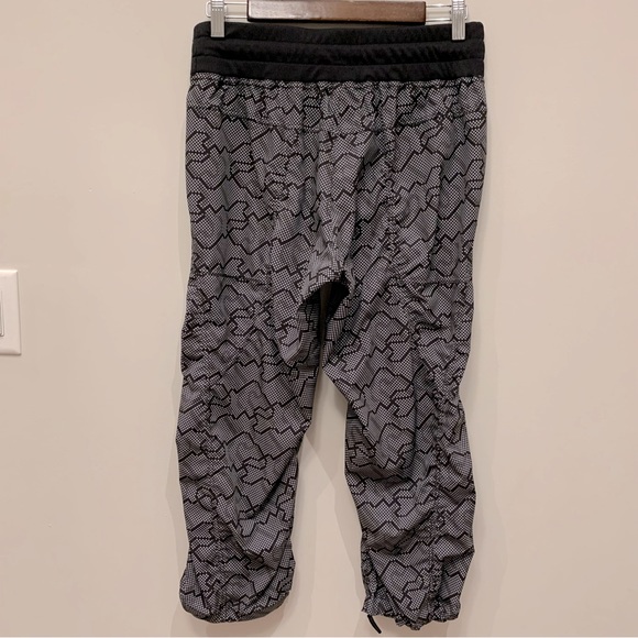 Kyodan Activewear Patterned Cropped Track Pants, Grey Size Medium - Picture 5 of 9